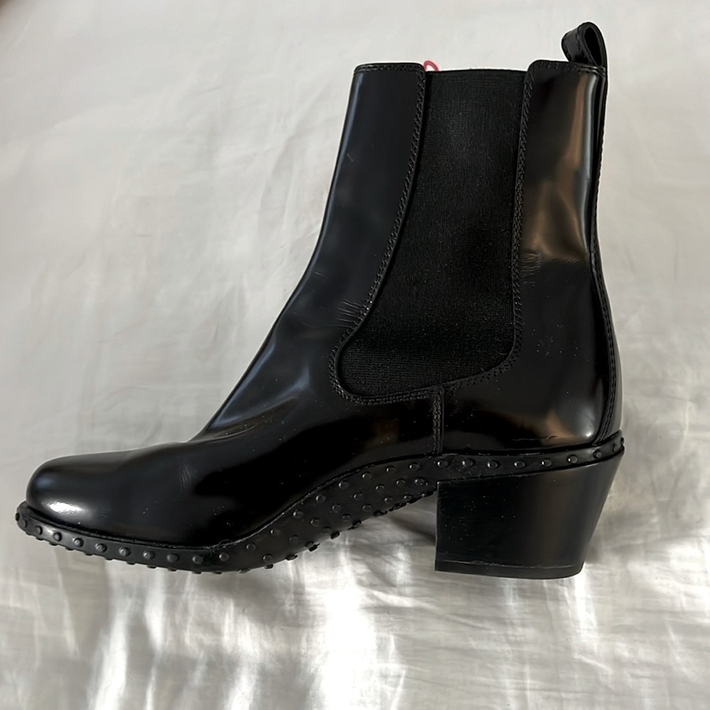 Tods leather heeled boots 38 1/2 8.5 excellent condition